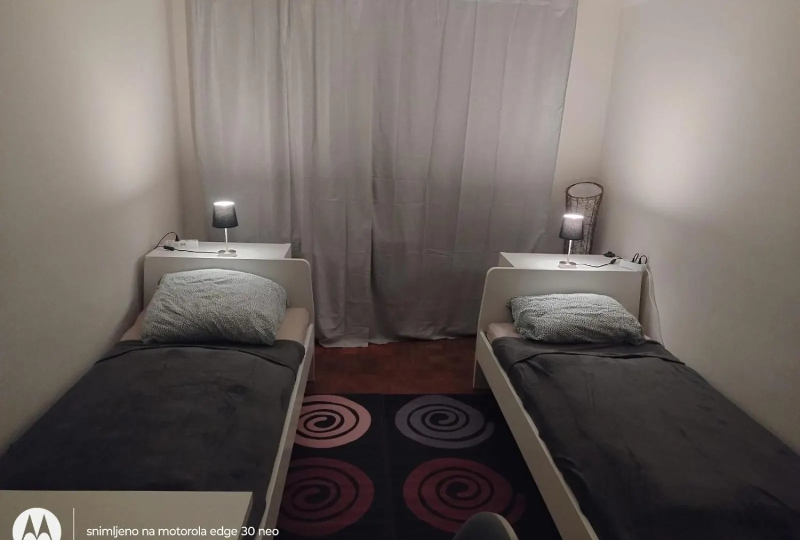 Zentrale Lage, 2 Zimmer, Voll Ausgestattet, Gute Anbindung contacts